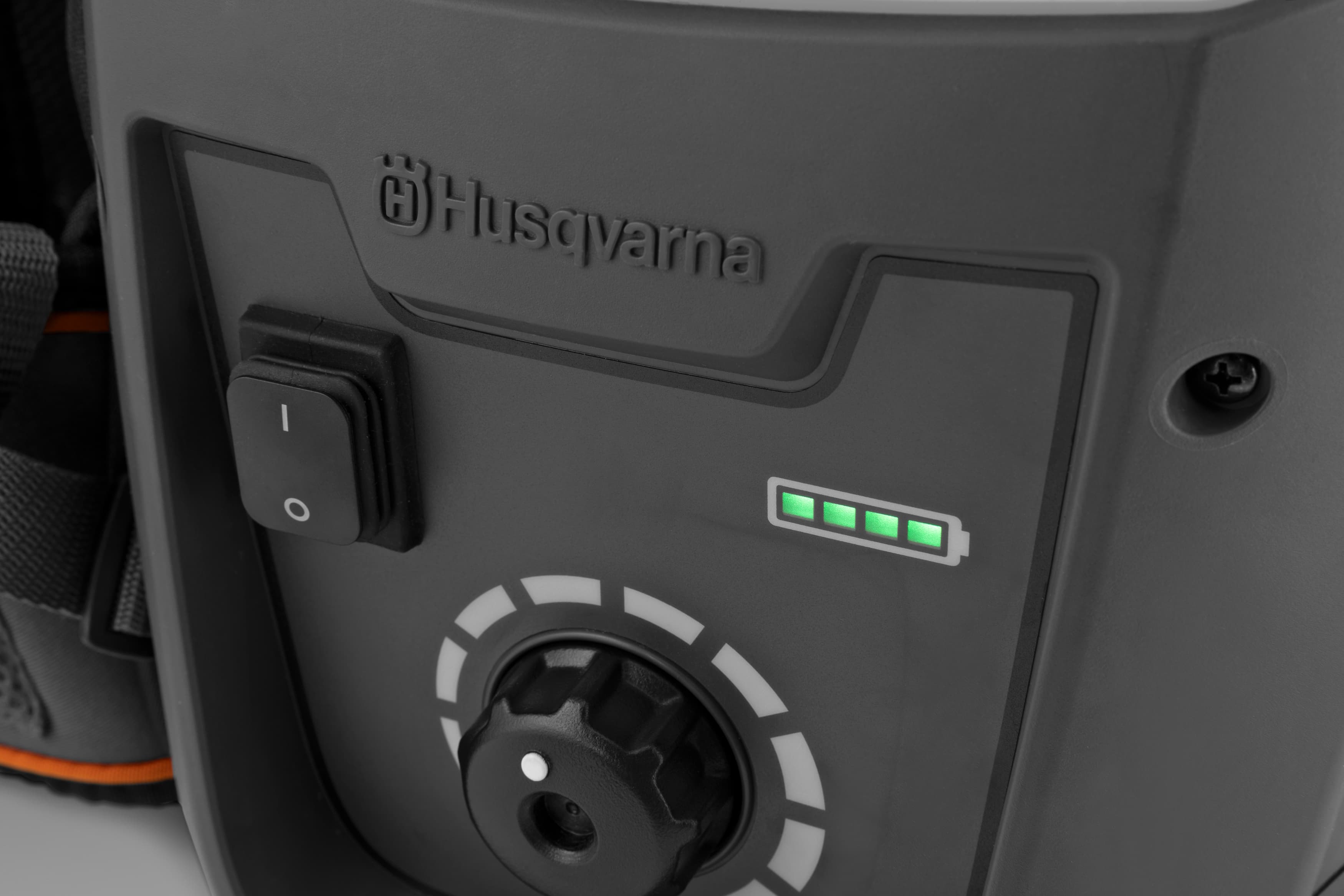 The integrated LED battery indicator makes it easy check the current battery status, helping to avoid time-consuming downtime. image